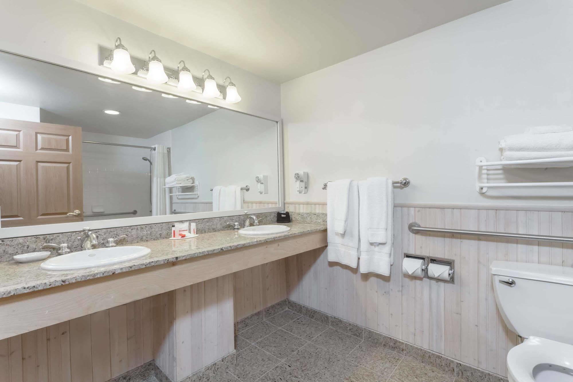 Ramada By Wyndham Rock Hill At Sullivan Center 외부 사진
