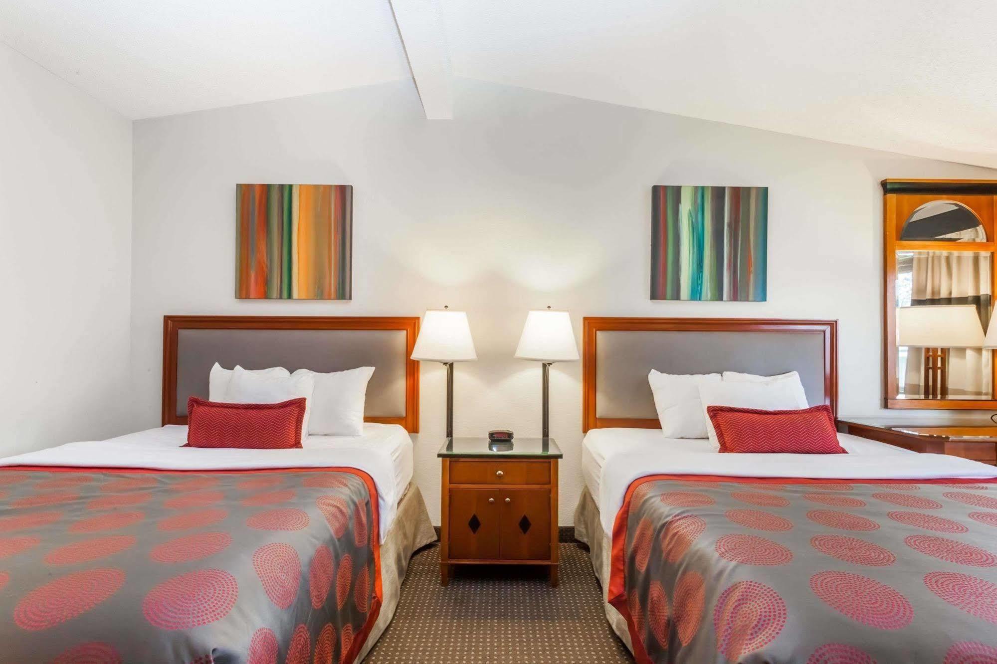 Ramada By Wyndham Rock Hill At Sullivan Center 외부 사진