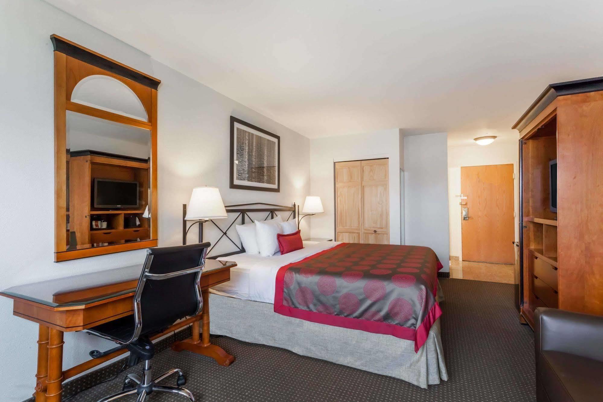 Ramada By Wyndham Rock Hill At Sullivan Center 외부 사진